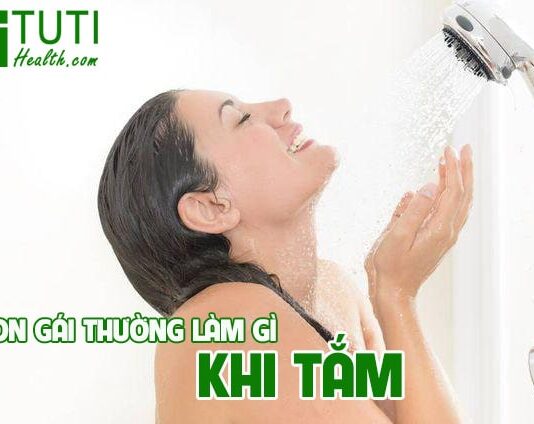 Con gái đi tắm thường làm gì ?