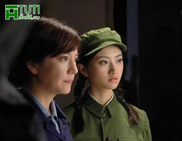 Sử thi một người con gái (2009) là bộ phim đầu tiên mà Cảnh Điềm tham gia. 