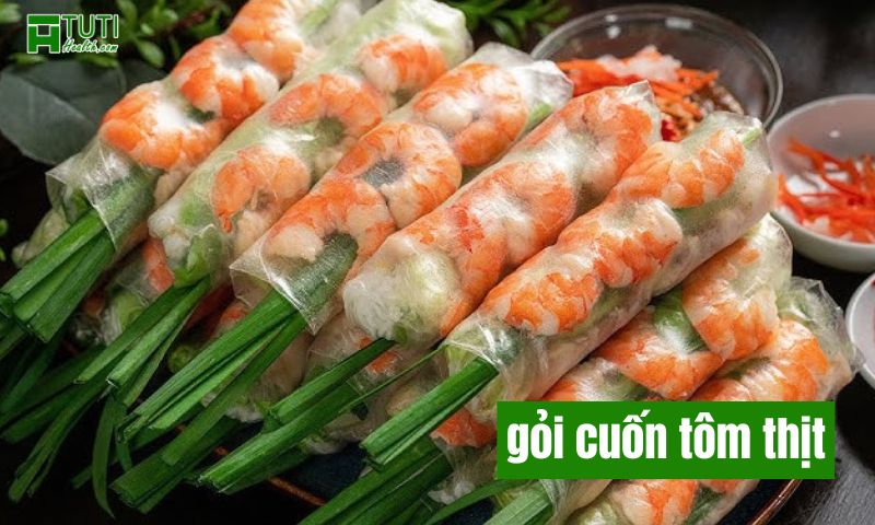 Gỏi cuốn tôm thịt thanh mát, bổ dưỡng, một trong những món ăn vặt dễ làm tại nhà và rất giàu dinh dưỡng