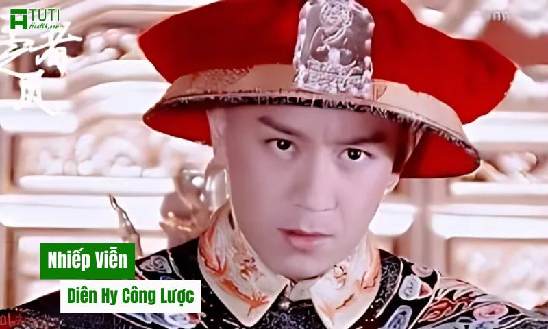 Trần Hạo Dân đóng vai vua Càn Long trong bộ phim Càn Long du Giang Nam, phim còn có sự góp mặt của Xa Thi Mạn