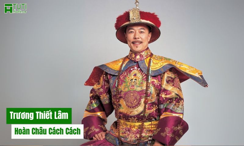 Trương Thiết Lâm là diễn viên đóng vai vua Càn Long trong bộ phim kinh điển Hoàn Châu Cách Cách