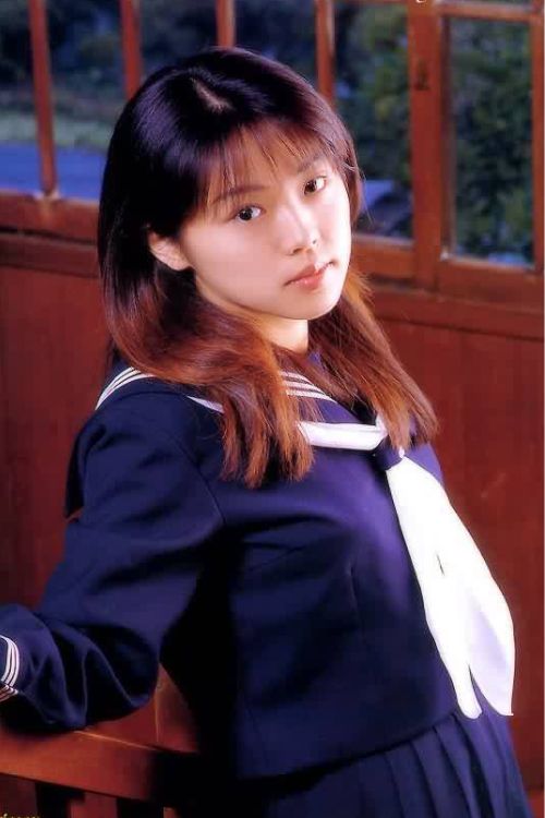 Bunko Kanazawa được mệnh danh là nữ thần JAV thập niên 90, nhờ gương mặt trong sáng và thần thái vừa dịu dàng vừa quyến rũ