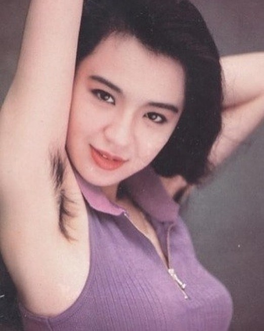 Kaoru Kuroki được xem là một trong những gương mặt tiên phong của ngành phim người lớn Nhật Bản cuối thập niên 1980 và đầu 1990