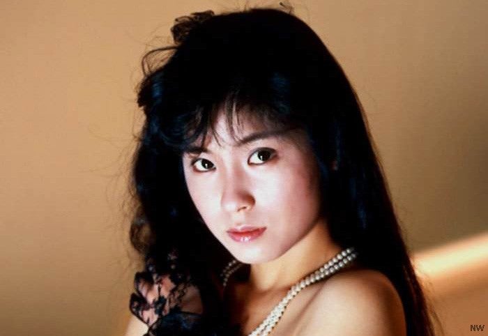 Riria Yoshikawa kết hôn với nam diễn viên Jun Fujioka và rút lui khỏi ngành AV vào năm 1991
